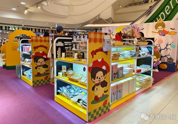 香港萬(wàn)圣狂歡 Monchhichi萌趣萬(wàn)圣節(jié) × 療愈秋期間限定店，打造奇幻家居體驗(yàn)